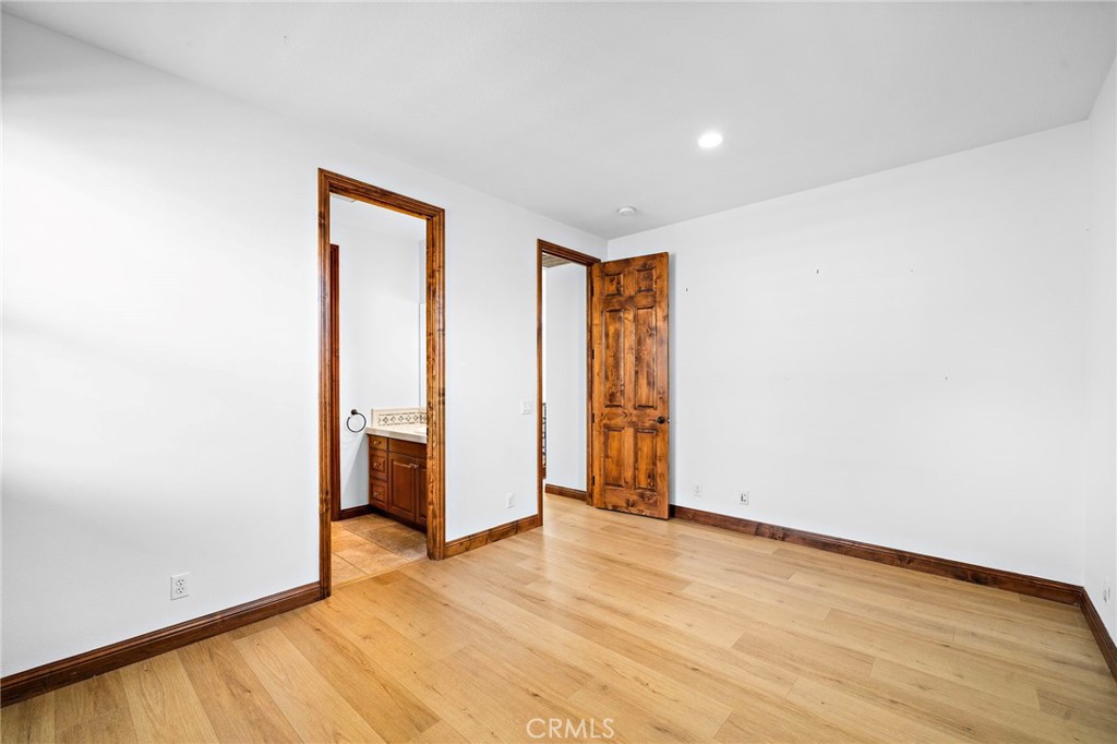 https://media.crmls.org/medias/70971e87-08ee-42c5-a7f5-529334536f95.jpg?preset=X-Large