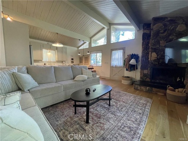 938 Balfrin Drive, Crestline CA: https://media.crmls.org/medias/70975c00-435a-4b42-bd7d-ae89d7010ee3.jpg