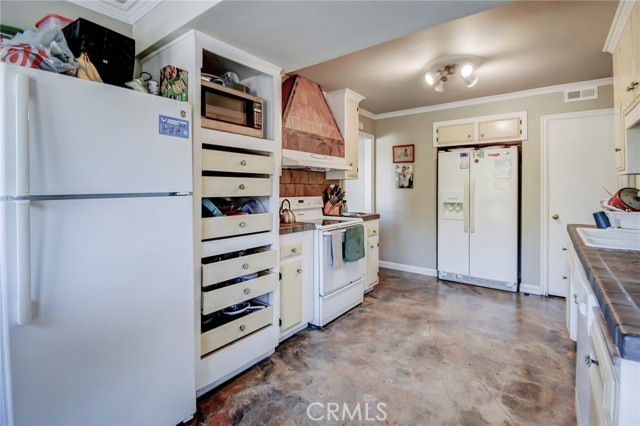 Detail Gallery Image 24 of 50 For 2401 E Avalon, Santa Ana,  CA 92705 - 5 Beds | 3 Baths