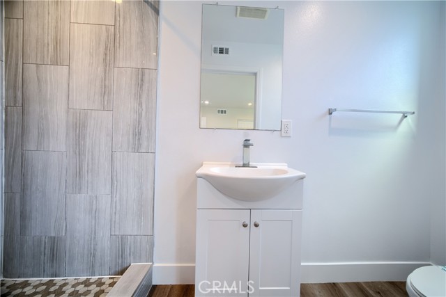1423 New Hampshire Avenue, Los Angeles CA: https://media.crmls.org/medias/7098bd86-bcdd-4b47-99a9-44be3f6d44ae.jpg