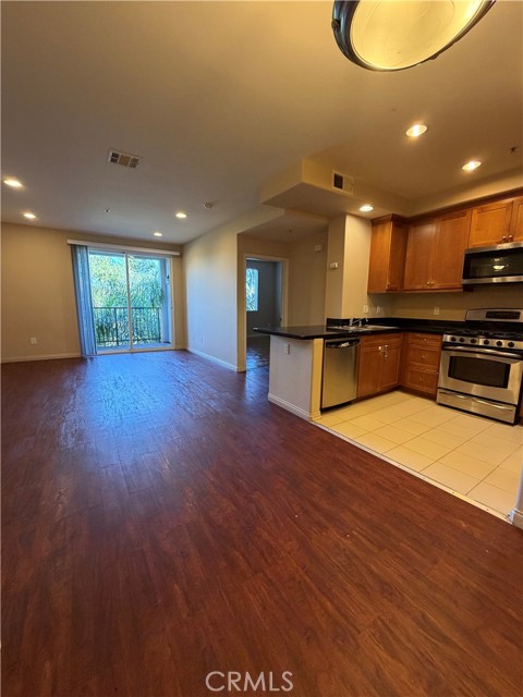 Detail Gallery Image 2 of 12 For 360 W Avenue 26 #330,  Lincoln Heights,  CA 90031 - 2 Beds | 2 Baths