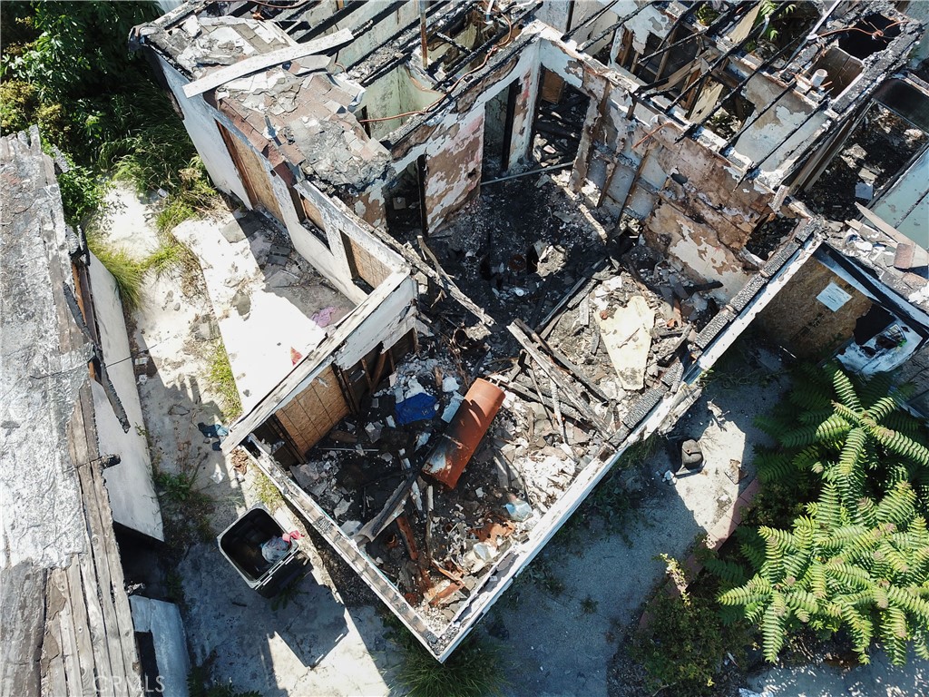 https://media.crmls.org/medias/7099013c-5485-4176-84a5-e8862ab59efe.jpg?preset=X-Large