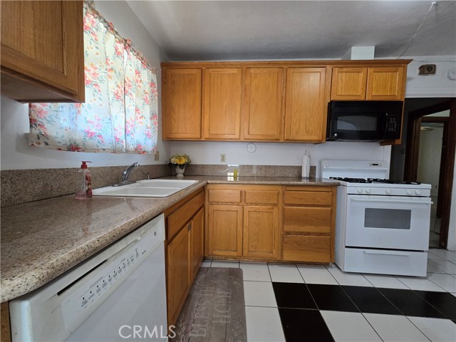 845 Preston Street, San Bernardino CA: https://media.crmls.org/medias/70991602-f746-44aa-80a7-ab6e35fd0f2b.jpg