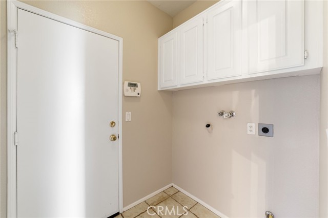 Detail Gallery Image 11 of 35 For 9302 Meadow Ln, Riverside,  CA 92508 - 5 Beds | 3 Baths