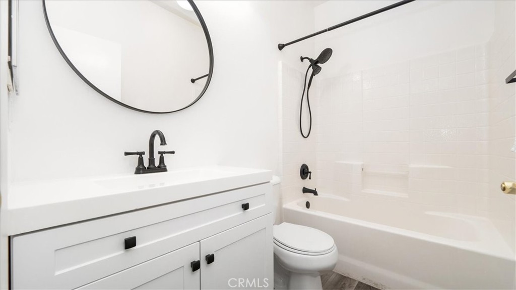 https://media.crmls.org/medias/709a4248-d233-45f2-8a39-487877c4afcc.jpg?preset=X-Large
