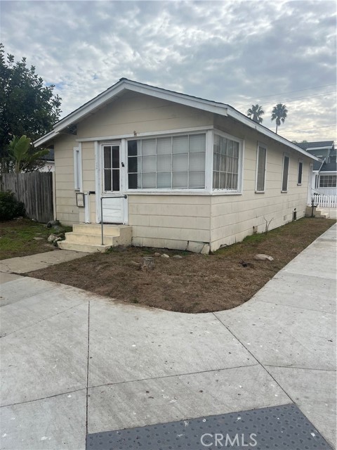 Corner lot old school Hb Cottage. Built in 1917. Sold before processing! Input for comp purposes only!