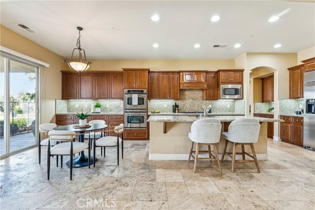 Detail Gallery Image 38 of 74 For 19262 Monterey St, Apple Valley,  CA 92308 - 5 Beds | 5/1 Baths