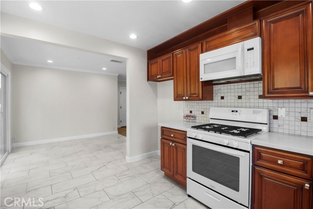 Detail Gallery Image 23 of 31 For 3333 N Los Coyotes Diagonal, Long Beach,  CA 90808 - 3 Beds | 3 Baths