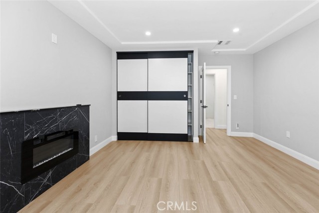 Detail Gallery Image 4 of 29 For 5954 Carpenter Ave, Valley Village,  CA 91607 - 3 Beds | 2 Baths