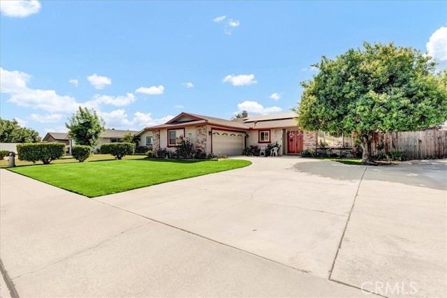 355 Kenwood Drive, Lemoore CA: https://media.crmls.org/medias/709be853-0fd4-4a0a-b8c4-93f9c4fa5bdc.jpg