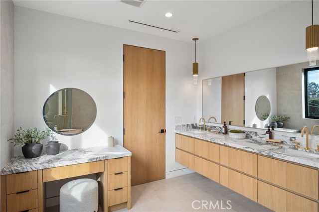 4453 Gentry Avenue, Studio City CA: https://media.crmls.org/medias/709d6d8d-ab51-40ee-abc7-e2cf6ac45713.jpg