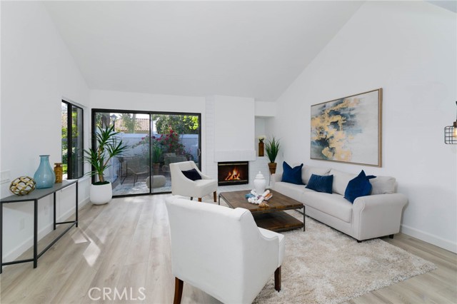 Detail Gallery Image 5 of 29 For 1327 Solera Ln #6,  Diamond Bar,  CA 91765 - 2 Beds | 3 Baths