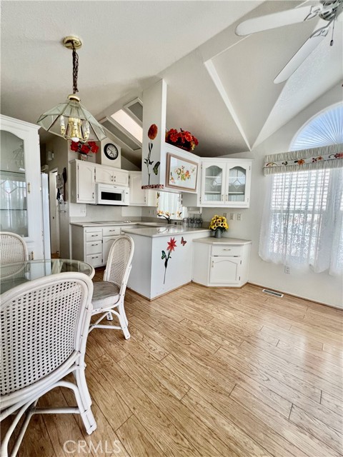 1295 S Cawston Avenue, Hemet CA: https://media.crmls.org/medias/709e0c3c-34f3-4eea-b8fe-d14700c7d57e.jpg