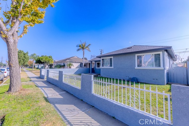 Detail Gallery Image 3 of 32 For 9832 Orr and Day Rd, Santa Fe Springs,  CA 90670 - 3 Beds | 2 Baths