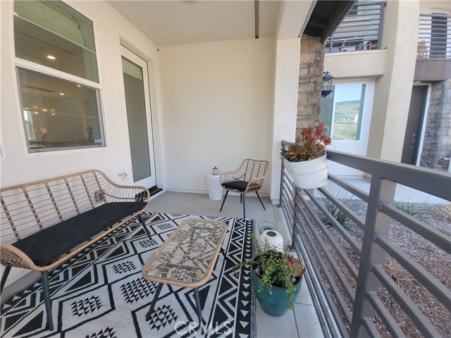 27078 Painted Sky Way, Valencia CA: https://media.crmls.org/medias/70a021ab-4b17-4d77-bcec-662ebc10db3d.jpg
