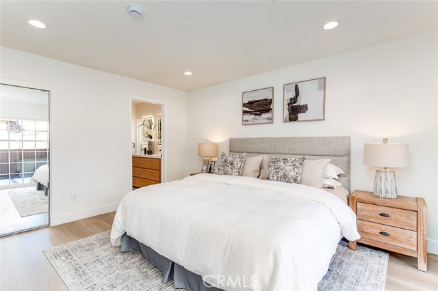 26 Seton, Irvine CA: https://media.crmls.org/medias/70a07d80-b32b-4641-acb6-457c4c66a718.jpg