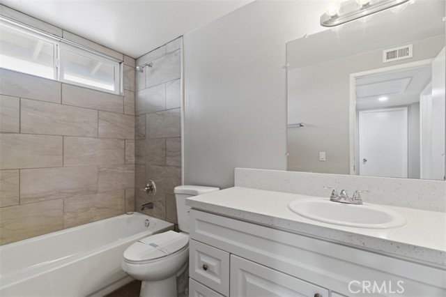 Detail Gallery Image 27 of 36 For 29166 Flowerpark Dr, Canyon Country,  CA 91387 - 3 Beds | 2/1 Baths