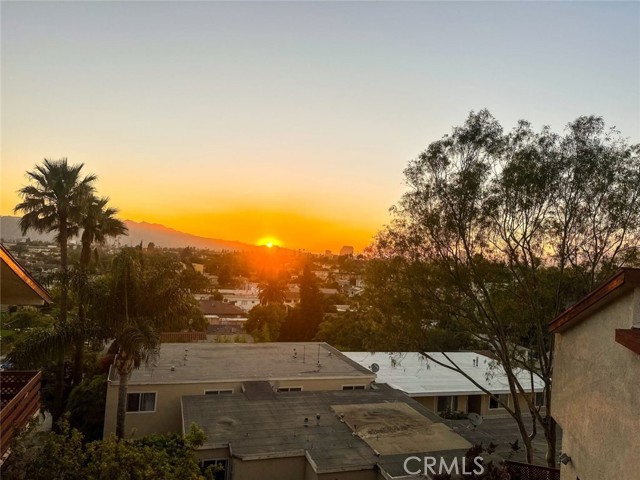 Detail Gallery Image 1 of 36 For 1523 E Windsor Rd 209a,  Glendale,  CA 91205 - 2 Beds | 1/1 Baths