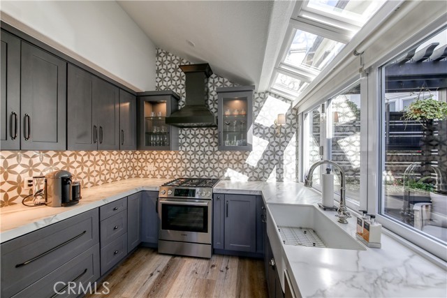 2910 3rd Avenue, Corona del Mar CA: https://media.crmls.org/medias/70a139ba-ed4a-4934-9618-22001c03f1b9.jpg