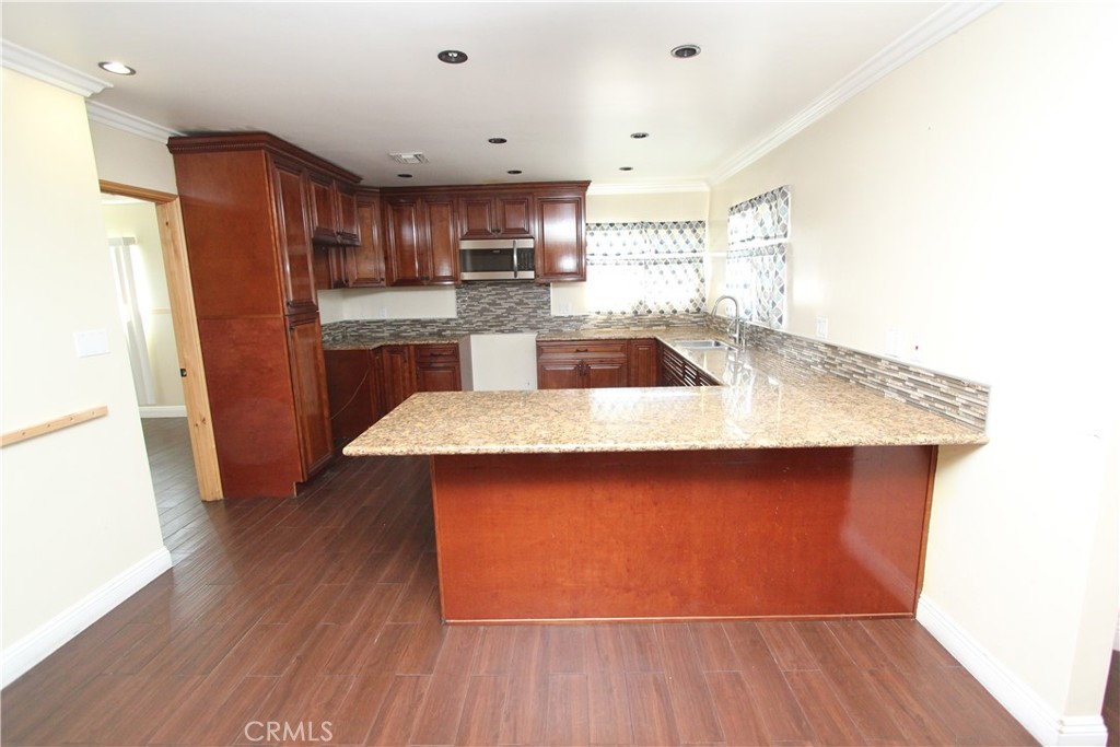 MLS #DW25039930 img 4