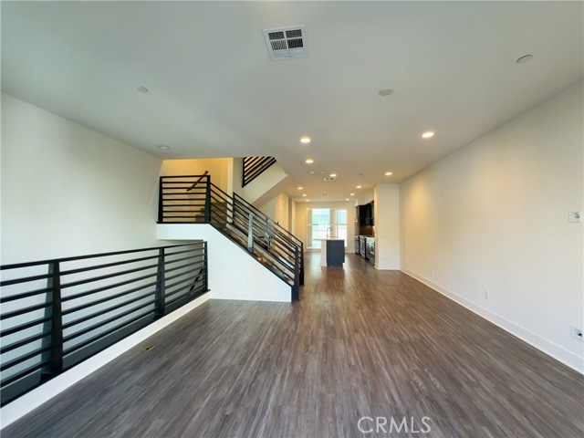 Detail Gallery Image 3 of 4 For 687 Doheny, Costa Mesa,  CA 92627 - 2 Beds | 2/2 Baths