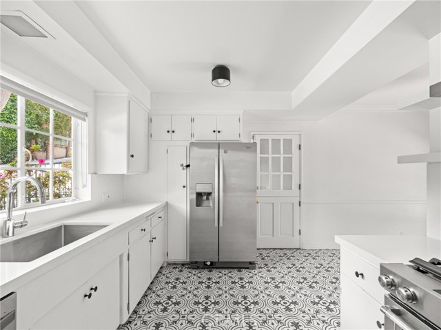 5405 Black Oak Drive, Los Angeles CA: https://media.crmls.org/medias/70a4478c-0cd9-481c-9c1e-fc5e66ee8c6f.jpg
