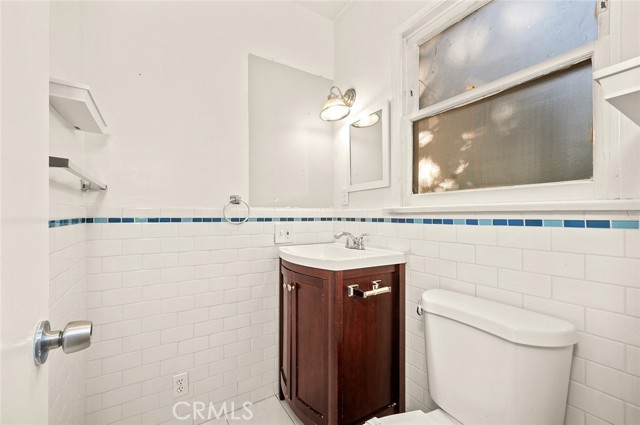 5715 Norwich, Van Nuys CA: https://media.crmls.org/medias/70a45c85-52ca-4d7c-884c-7b5f61291a9e.jpg
