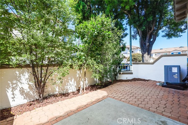 2348 Sunningdale Drive, Tustin CA: https://media.crmls.org/medias/70a46bd7-13b6-406d-9696-a0388feb85f4.jpg