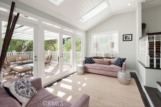 Detail Gallery Image 9 of 27 For 7120 Pacific View Dr, Los Angeles,  CA 90068 - 5 Beds | 4 Baths