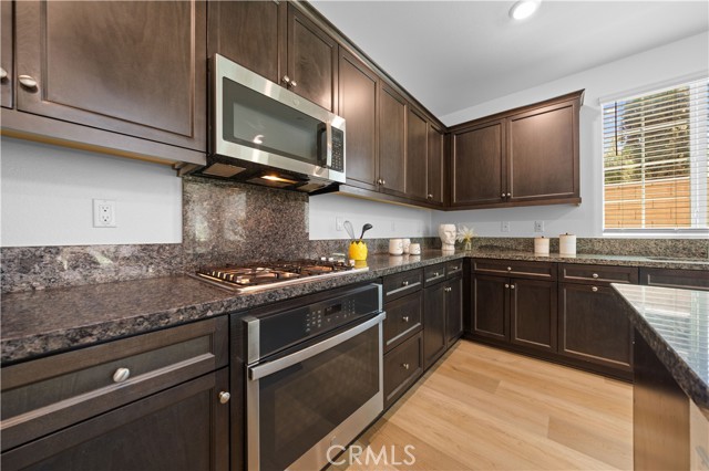 7133 Montecito Lane, Eastvale CA: https://media.crmls.org/medias/70a59e01-5d8a-456f-ad23-454e7d44e2a7.jpg