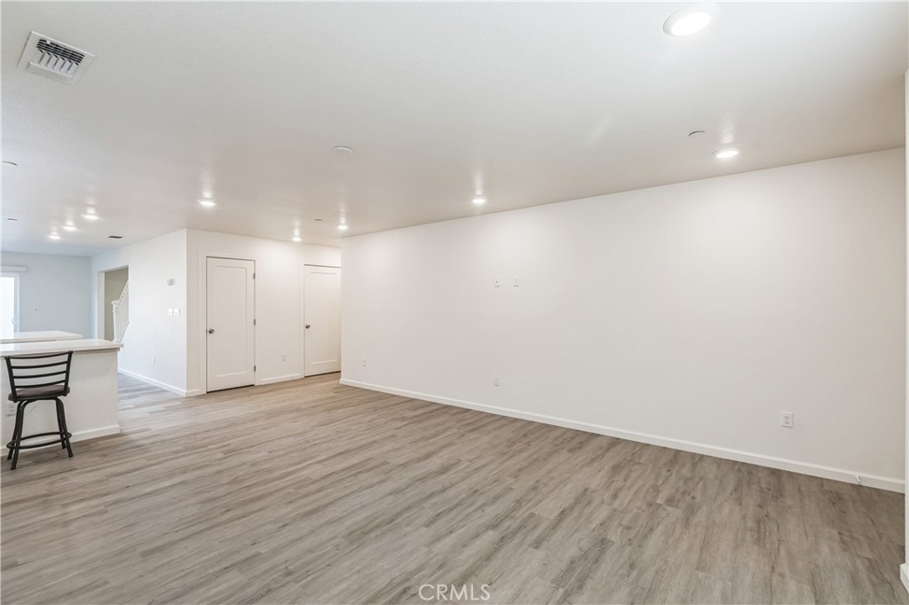 https://media.crmls.org/medias/70a80ff8-d09b-4288-ad30-1b0f4dba74d8.jpg?preset=X-Large