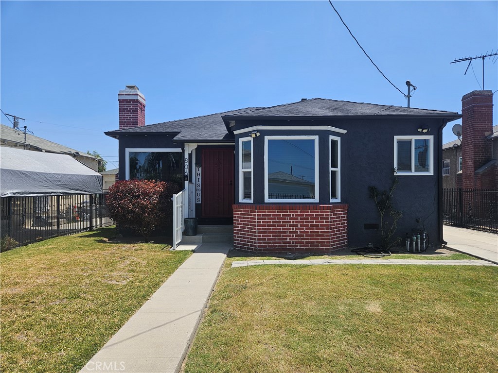 806 N Acacia