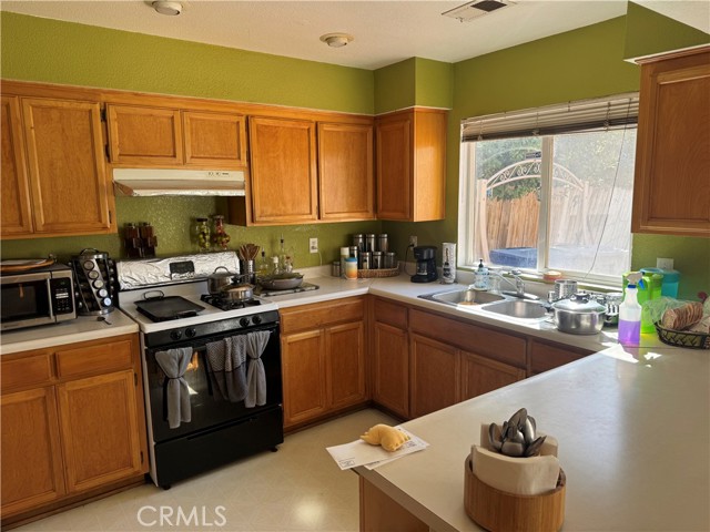 Detail Gallery Image 4 of 14 For 596 St Teresa Ct, Merced,  CA 95341 - 4 Beds | 2 Baths