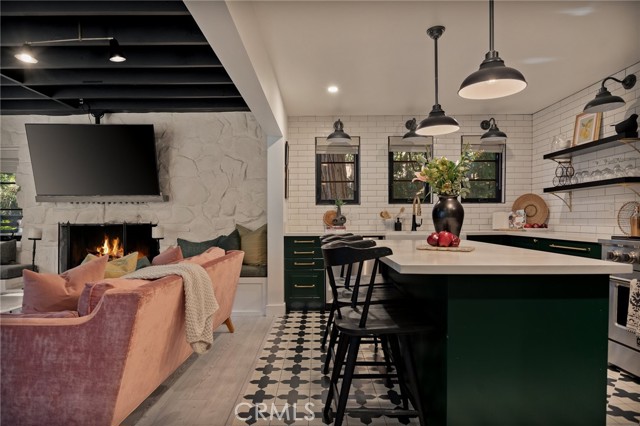 Detail Gallery Image 7 of 30 For 252 Crest Cir, Lake Arrowhead,  CA 92352 - 3 Beds | 2 Baths