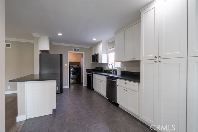 Detail Gallery Image 12 of 40 For 17200 Willard, Lake Balboa,  CA 91406 - 3 Beds | 2/1 Baths