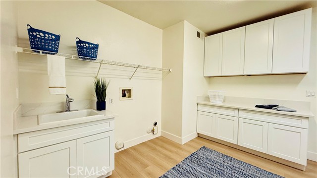 11958 Sunstone Court, Eastvale CA: https://media.crmls.org/medias/70ab41be-845a-4f5b-9ddc-52341bba4348.jpg