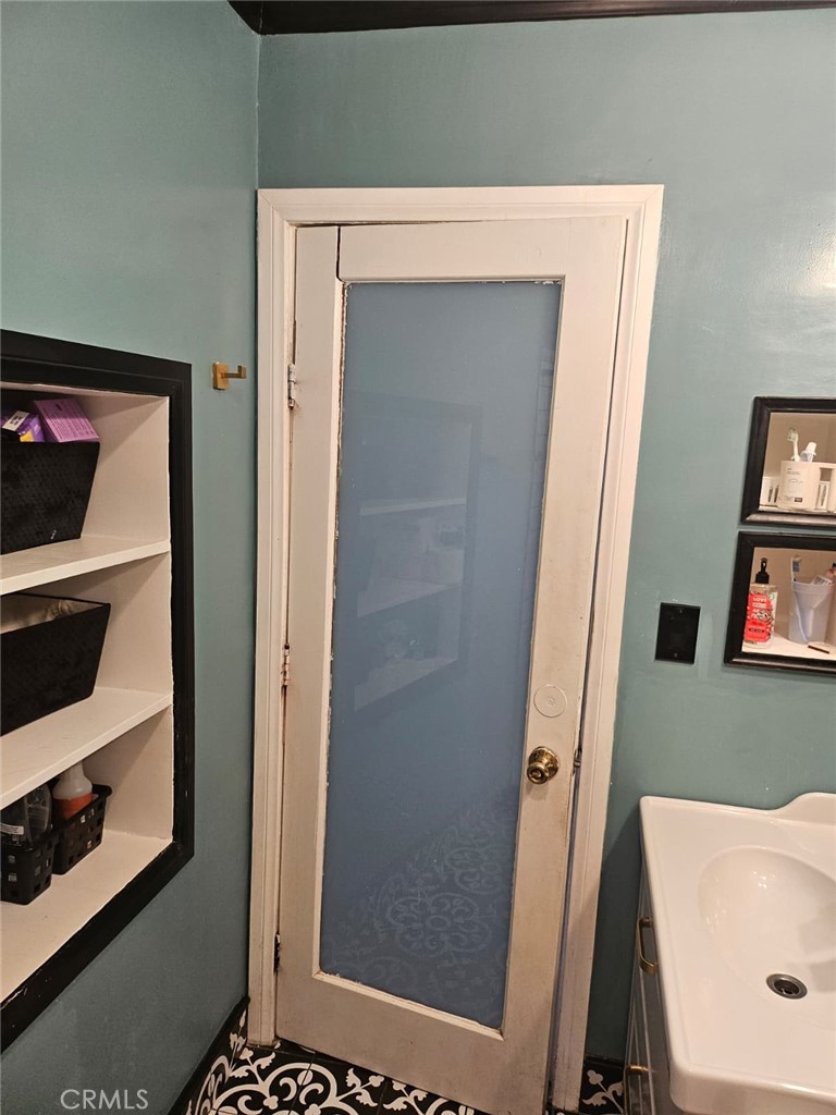 https://media.crmls.org/medias/70ab99d9-8e20-4f8c-86e9-60ca636266d3.jpg?preset=X-Large