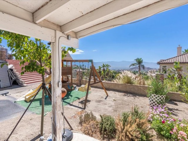 190 Cross Rail Lane, Norco CA: https://media.crmls.org/medias/70accf7e-e4fb-4f7c-a223-38ce100127b3.jpg