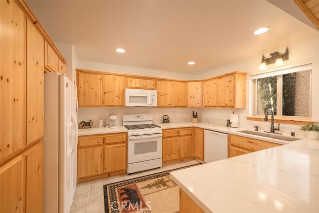 Detail Gallery Image 11 of 45 For 41952 Mapleleaf Dr, Big Bear Lake,  CA 92315 - 3 Beds | 2 Baths