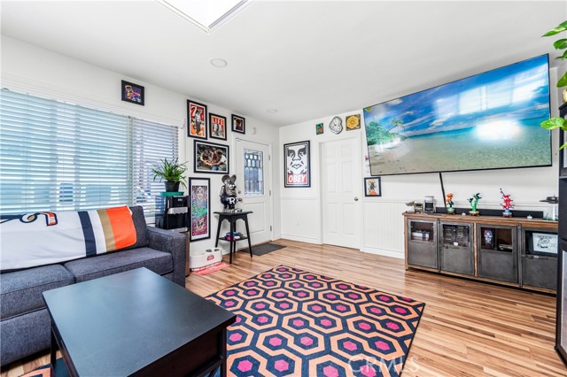715 Olive Avenue, Huntington Beach CA: https://media.crmls.org/medias/70ae1d5c-dd03-49dd-9a98-24383bdc3d43.jpg