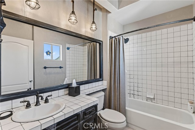 24255 Hillhurst photo 38