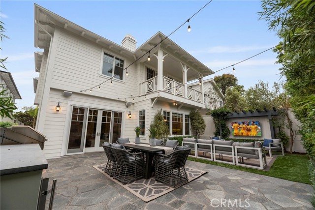 652 26th Street, Manhattan Beach, California 90266, 5 Bedrooms Bedrooms, ,2 BathroomsBathrooms,Residential,Sold,26th,SB21213872