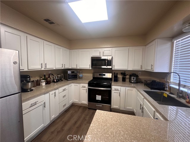 Detail Gallery Image 4 of 14 For 211 E Oasis St, Blythe,  CA 92225 - 3 Beds | 2 Baths