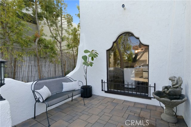 Detail Gallery Image 4 of 46 For 108 Roycroft Ave, Long Beach,  CA 90803 - 4 Beds | 3/1 Baths