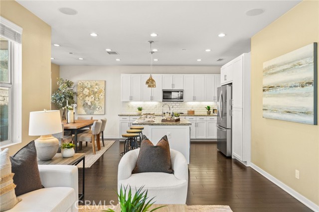 15 Clover, Lake Forest CA: https://media.crmls.org/medias/70b27eff-944e-44a5-8e0a-0819a62402d9.jpg