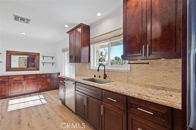 Detail Gallery Image 14 of 62 For 10215 Casaba, Chatsworth,  CA 91311 - 5 Beds | 3/1 Baths