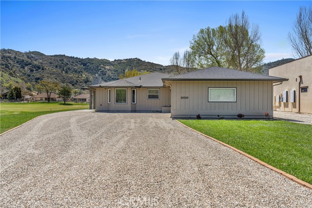 Detail Gallery Image 4 of 39 For 29700 Pinedale, Tehachapi,  CA 93561 - 4 Beds | 2/1 Baths