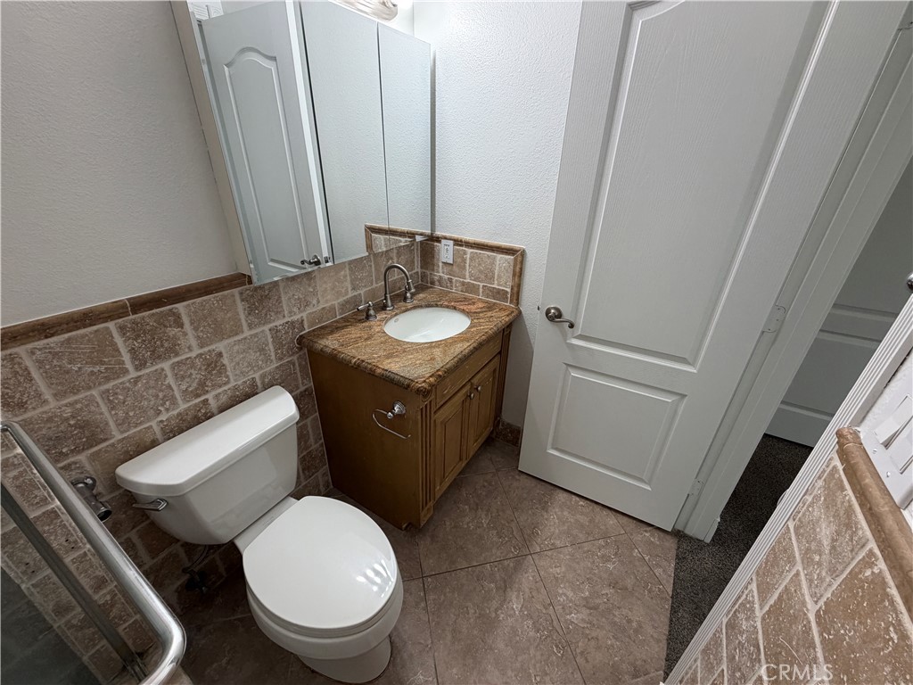 https://media.crmls.org/medias/70b30ad6-6e18-4409-8b88-d24ecf679de2.jpg?preset=X-Large