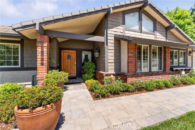 Detail Gallery Image 2 of 43 For 725 Beaverbrook Ln, Glendora,  CA 91740 - 4 Beds | 3 Baths