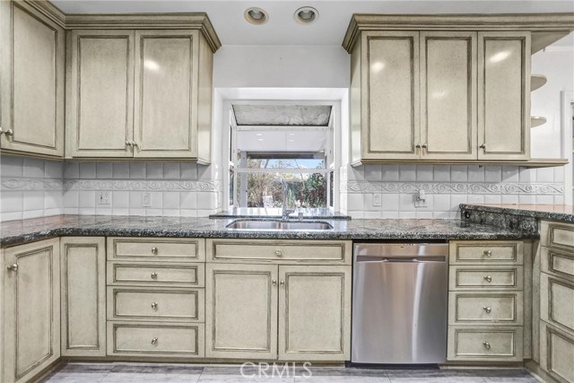 Detail Gallery Image 10 of 39 For 13681 Fenton Ave, Sylmar,  CA 91342 - 4 Beds | 2 Baths